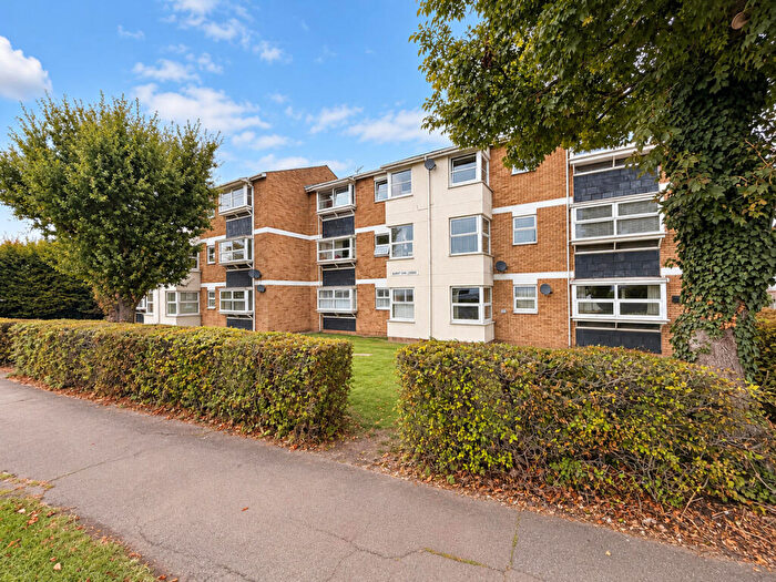2 Bedroom Flat For Sale In London Road, Hadleigh, SS7