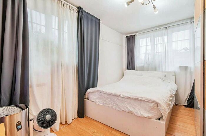 2 Bedroom Flat For Sale In Elmers End Road, Anerley, London, SE20
