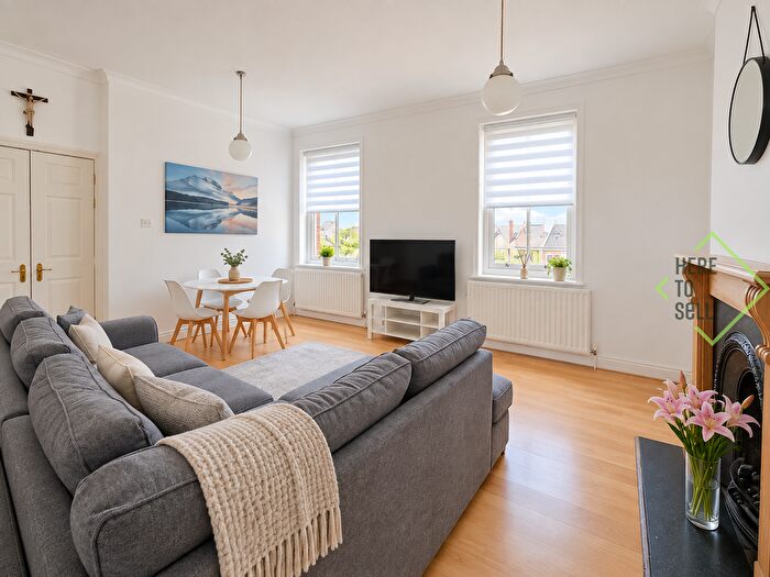 2 Bedroom Flat To Rent In Newsholme Drive, Winchmore Hill, N21