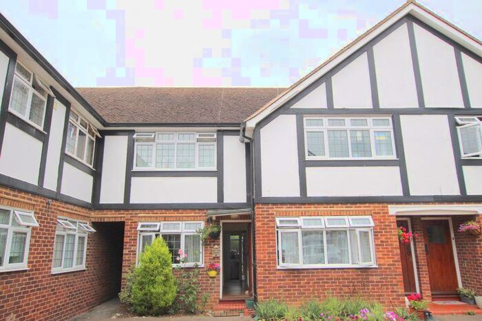 2 Bedroom Flat To Rent In Bridge Road, Epsom, KT17