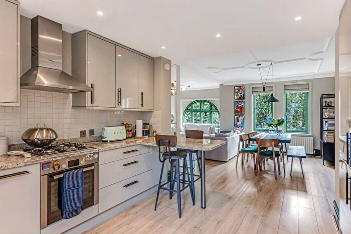 2 Bedroom Flat For Sale In Randolph Avenue, Little Venice, London, W9