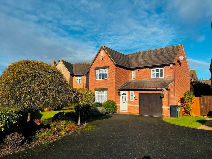 4 Bedroom Detached House For Sale In Stephenson Way, Evesham, WR11