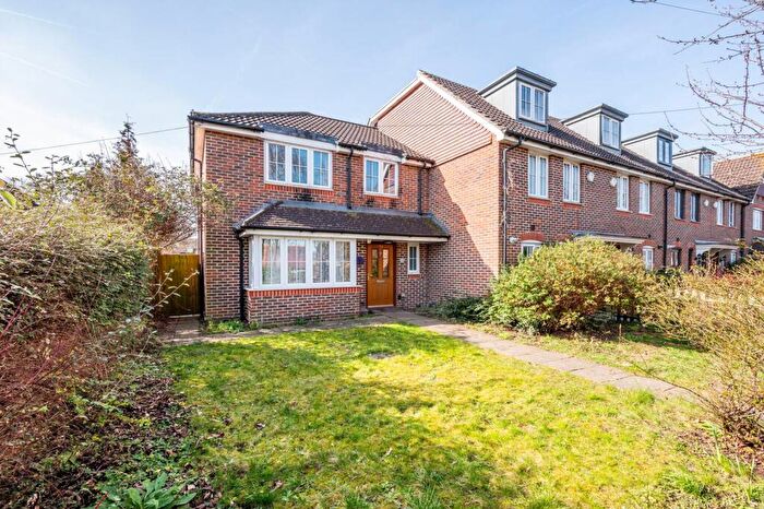 4 Bedroom House To Rent In Langley Avenue, Worcester Park, KT4