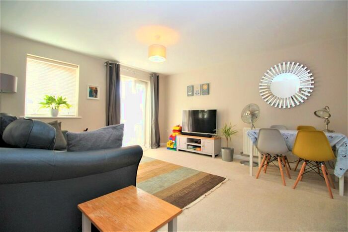 2 Bedroom Flat To Rent In Abelyn Avenue, Sittingbourne, Kent, ME10