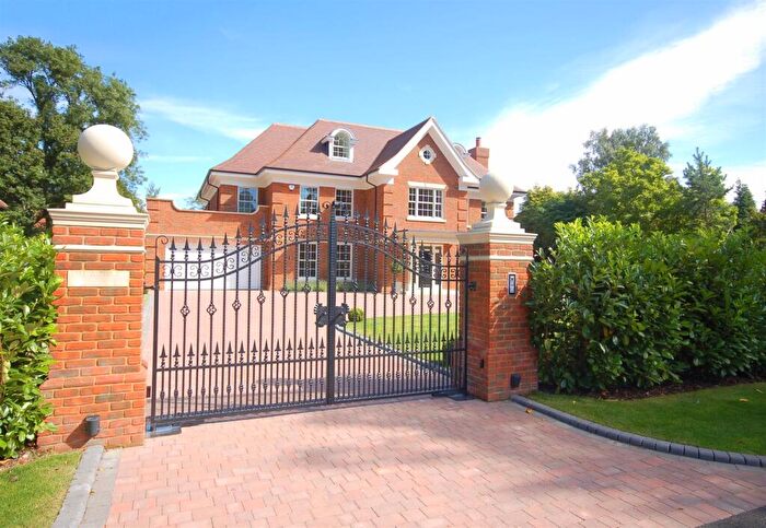 6 Bedroom Detached House To Rent In Warren Drive, Kingswood, KT20