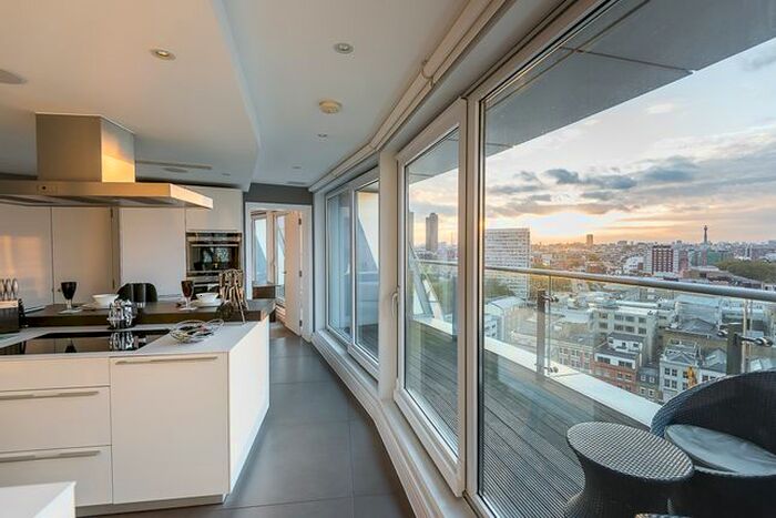 2 Bedroom Flat To Rent In Bezier Apartments, City Road, Old Street, EC1Y