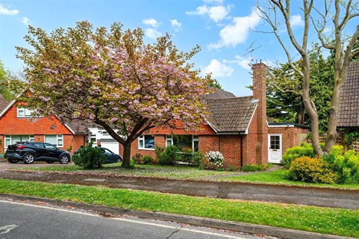 4 Bedroom Detached House For Sale In The Ridings, Epsom, KT18