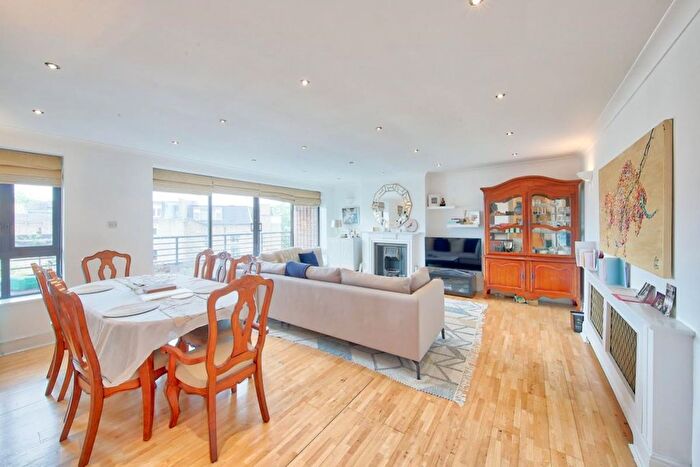 2 Bedroom Flat To Rent In Huntsmore House, Pembroke Road, London, W8