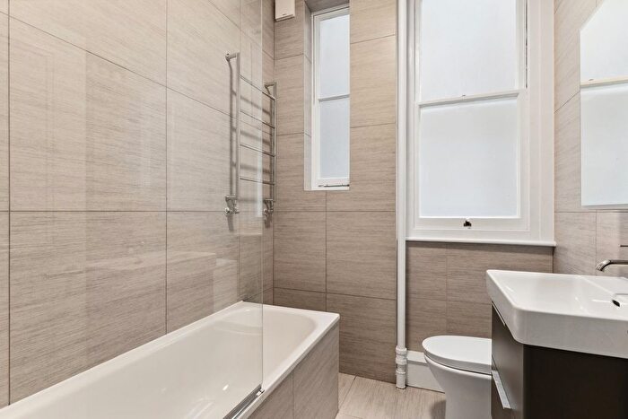 2 Bedroom Flat For Sale In Trebovir Road, London, SW5