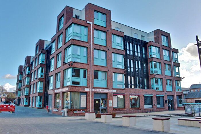 2 Bedroom Apartment For Sale In Barge Arm, Gloucester Docks, GL1