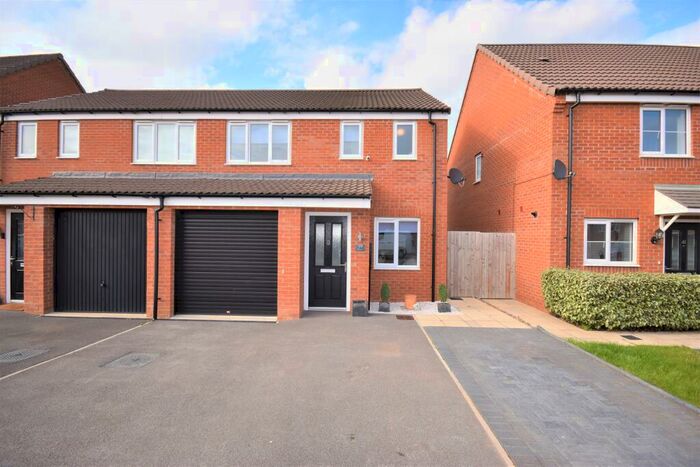 3 Bedroom Semi-Detached House To Rent In Peake Close, Sleaford, NG34