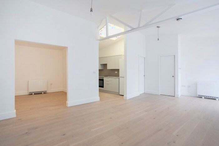 Studio To Rent In St. Margarets Grove, Twickenham, TW1