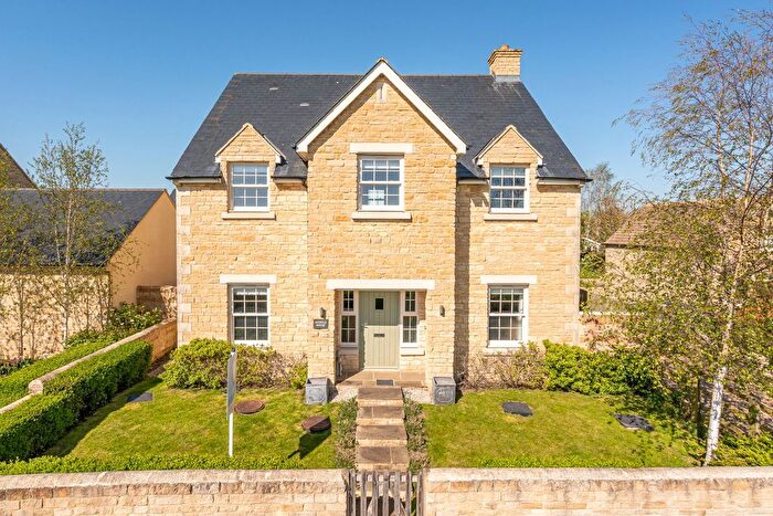 4 Bedroom Detached House For Sale In Tetbury Lane, Crudwell, SN16