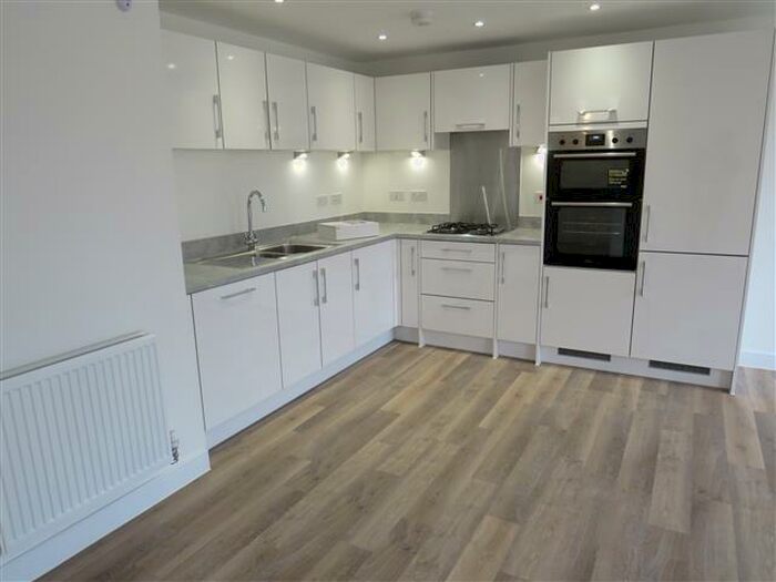 2 Bedroom Apartment To Rent In Cornwell Avenue, Crawley, RH10