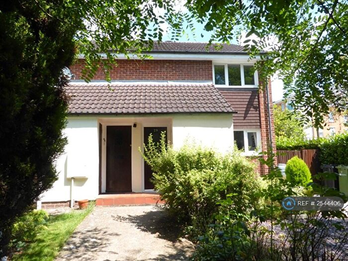 1 Bedroom Maisonette To Rent In Randalls Way, Leatherhead, KT22