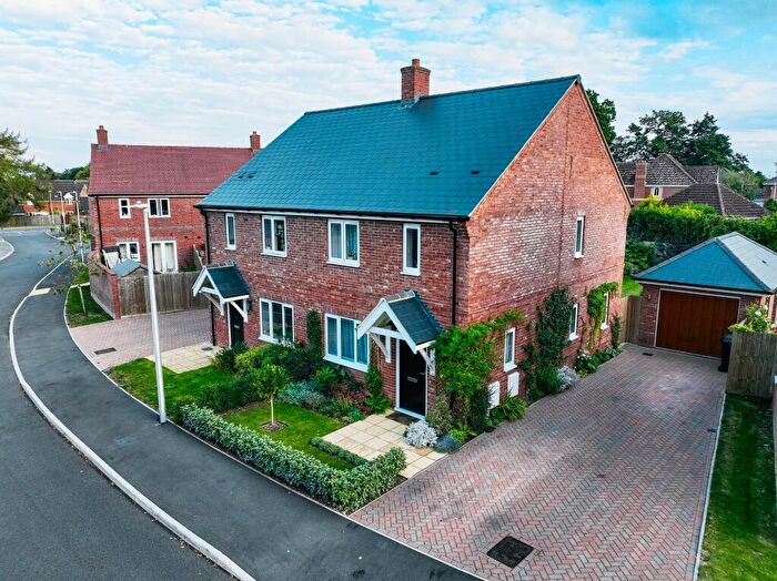 3 Bedroom Semi-Detached House For Sale In Popes Place, Greenham, Nr Newbury, RG19