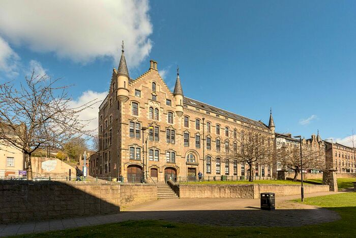2 Bedroom Maisonette For Sale In Bonnethill Place, Dundee, DD1
