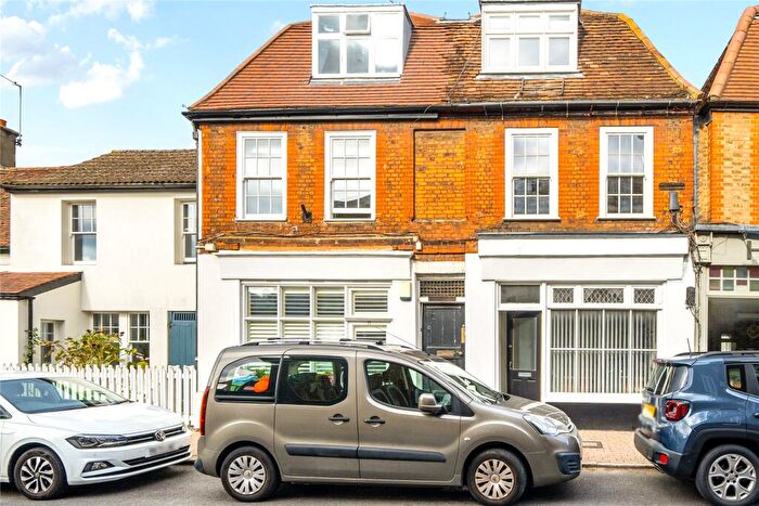 2 Bedroom Flat For Sale In High Street, Thames Ditton, KT7