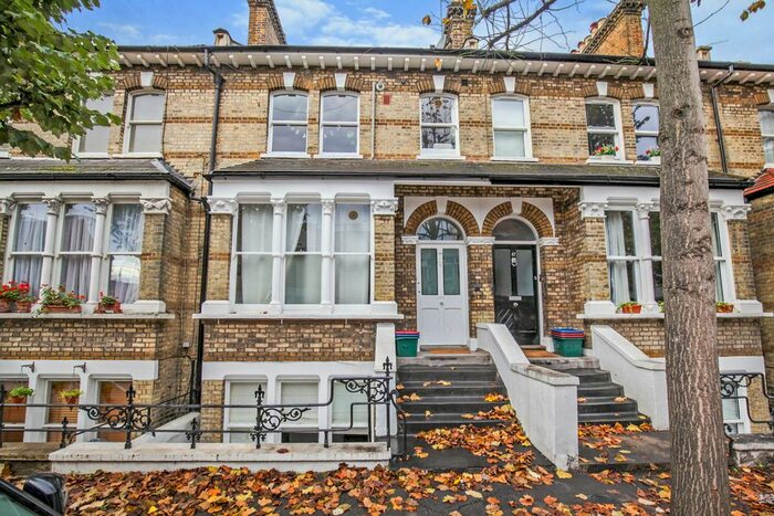 Studio To Rent In Linden Gardens, London, W4