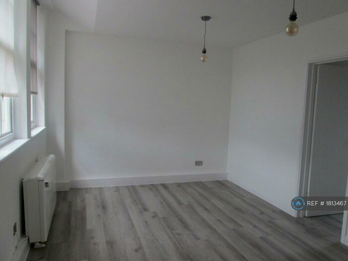 1 Bedroom Flat To Rent In Media House, Chatham, ME4