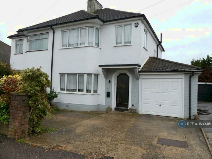 3 Bedroom Semi-Detached House To Rent In Blackthorne Drive, London, E4