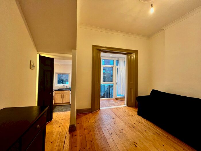 1 Bedroom Flat To Rent In Jeffreys Road, Clapham Road, SW4