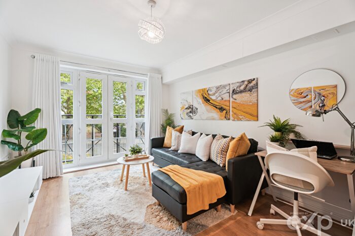 1 Bedroom Apartment For Sale In Runway Close, Colindale, NW9