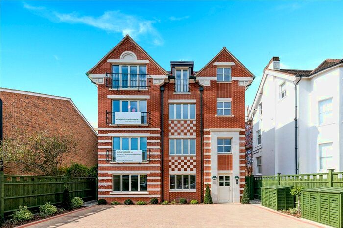2 Bedroom Flat To Rent In Holly House, Clifton Road, SW19