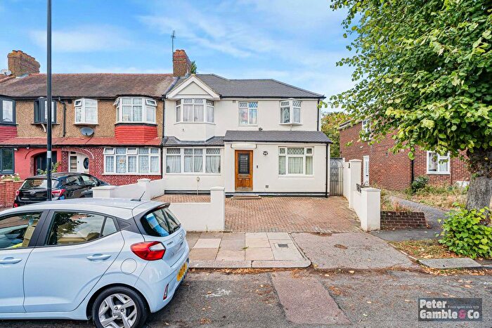 5 Bedroom Property For Sale In Jordan Road, Perivale, Greenford, UB6