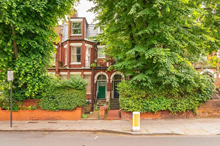 Studio To Rent In Tollington Park, London, N4