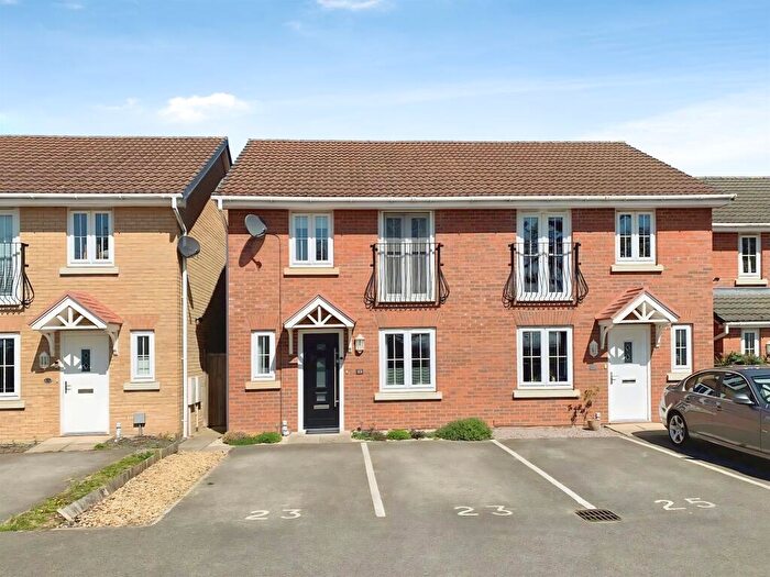 3 Bedroom Semi Detached House For Sale In Quintus Place, North Hykeham, Lincoln, LN6