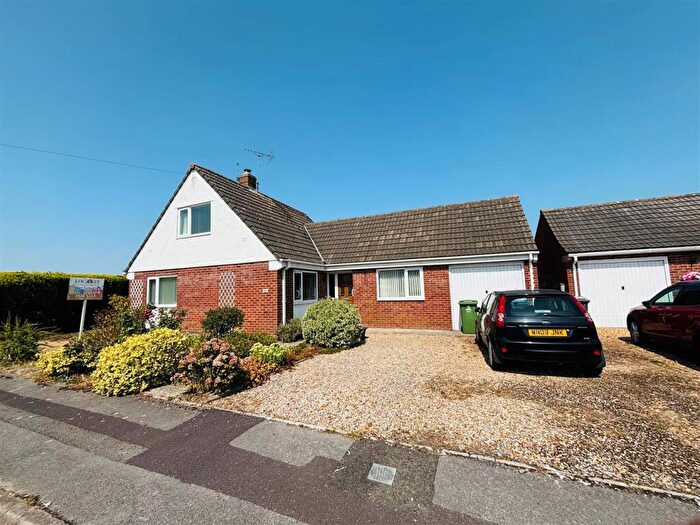 3 Bedroom Detached Bungalow For Sale In Trent Crescent, Melksham, SN12