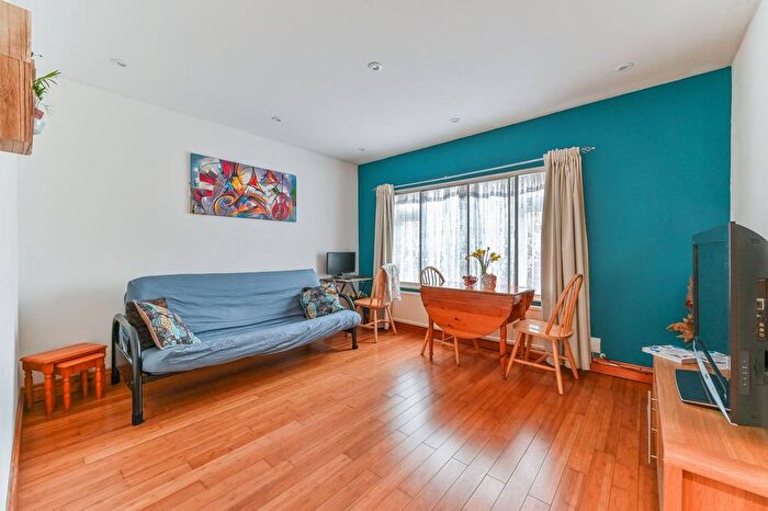 1 Bedroom Flat To Rent In South Norwood Hill, Norwood, London, SE25