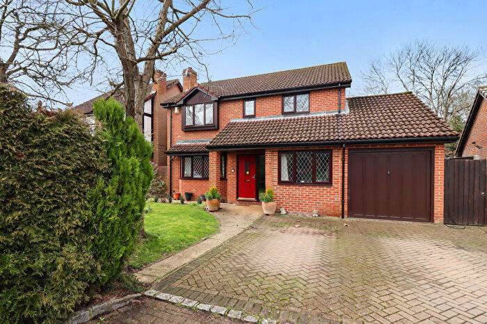 5 Bedroom Detached House For Sale In Bishops Grove, Windlesham, GU20