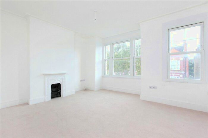 2 Bedroom Flat To Rent In Midmoor Road, Clapham South, London, SW12