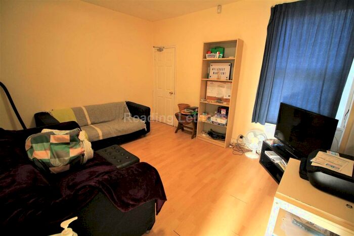 4 Bedroom House To Rent In Grange Avenue, Reading, RG6