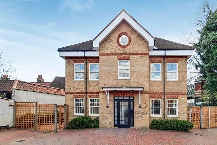 3 Bedroom Flat To Rent In Loretta Wharf, Chiswick, W4