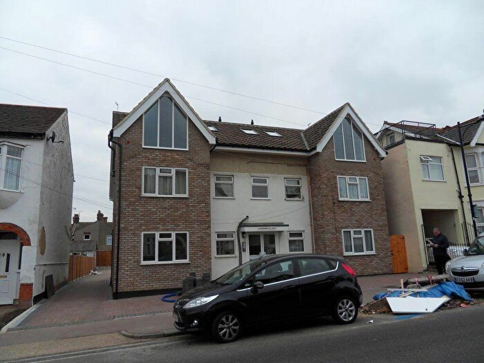 2 Bedroom Flat To Rent In Gainsborough Court, Westcliff :Online Enquiries, SS0