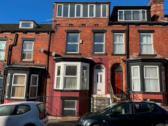 Houses for sale & to rent in LS2 9DF, Clarendon Road, Little London