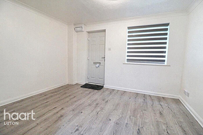 1 Bedroom Maisonette For Sale In The Ridings, Luton, LU3