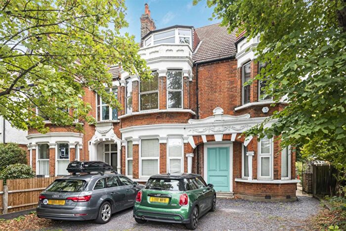 3 Bedroom Flat For Sale In Blake Hall Road, Wanstead, E11