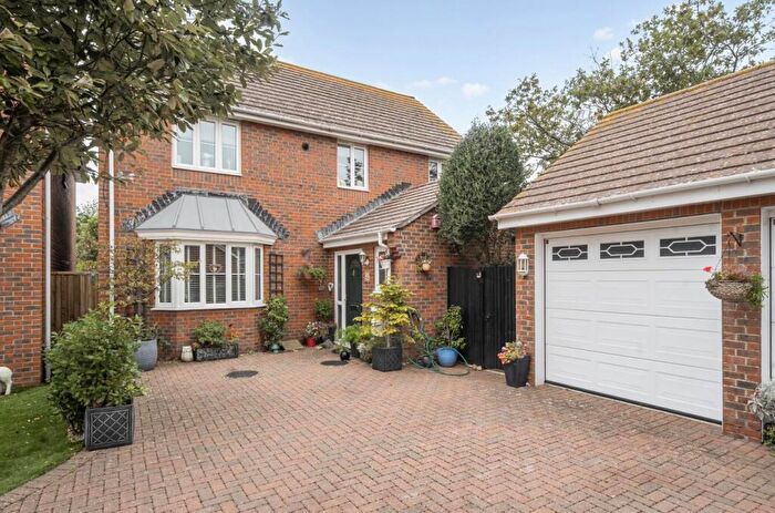 4 Bedroom Detached House For Sale In Mere Close, Bracklesham Bay, PO20