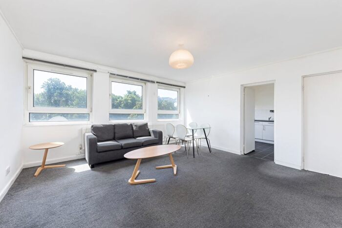 2 Bedroom Flat To Rent In Royal Street, London, SE1