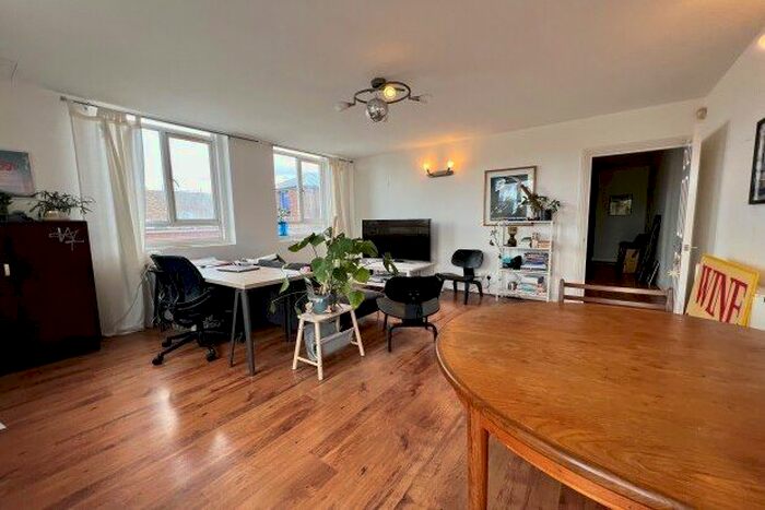 2 Bedroom Flat To Rent In Bow Road, London, E3