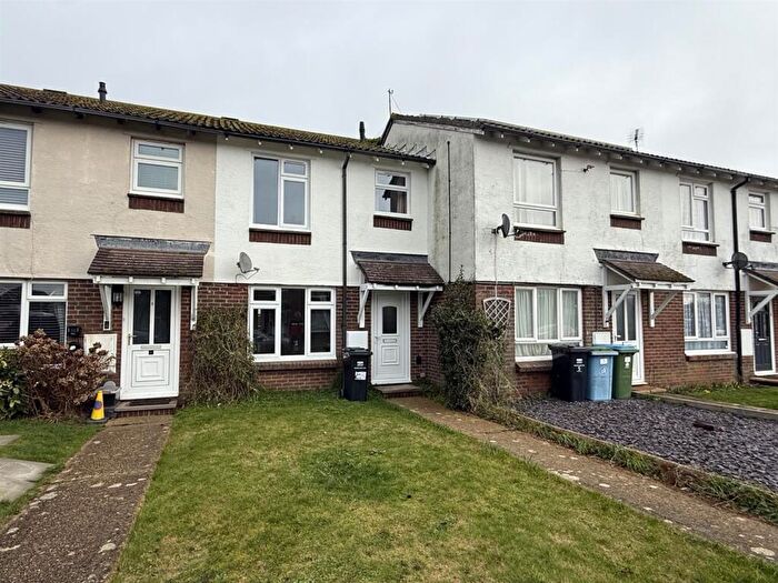 3 Bedroom Terraced House To Rent In Windward Close, Littlehampton, BN17