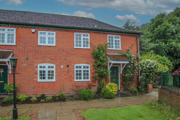 3 Bedroom End Of Terrace House For Sale In Coxtie Green Road, Pilgrims Hatch, Brentwood, CM14