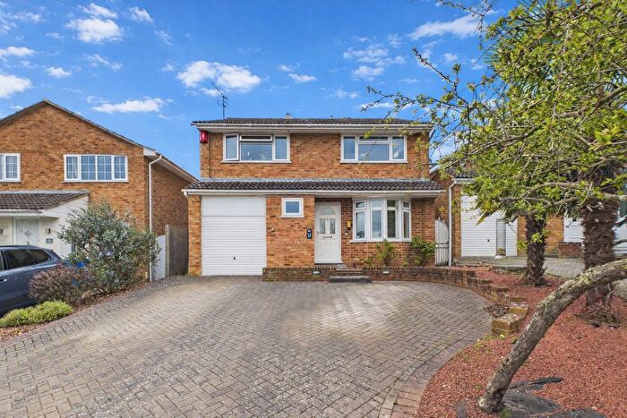 4 Bedroom Detached House For Sale In Nuffield Drive, Owlsmoor, Sandhurst, Berkshire, GU47