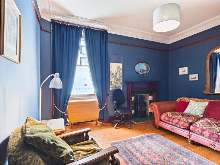 2 Bedroom Apartment To Rent In Iona Street, Edinburgh, Midlothian, EH6