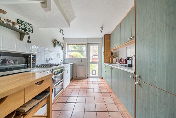 3 Bedroom Semi-detached House For Sale In Sutton Close, Cowplain, Waterlooville, PO8