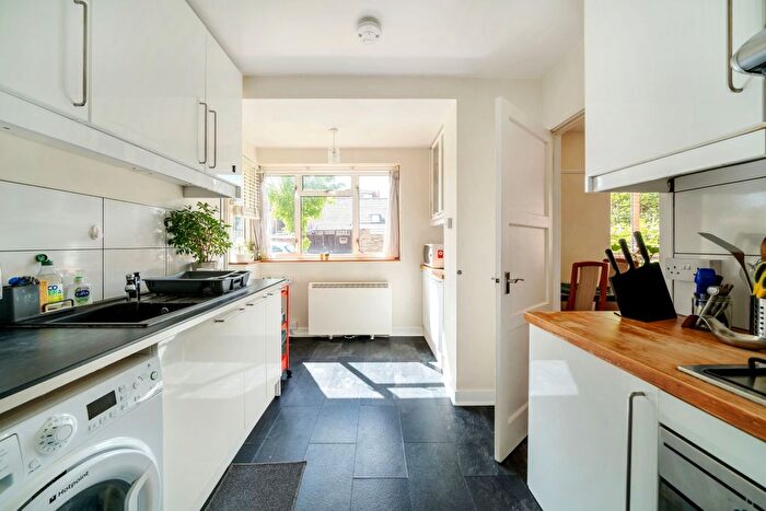 2 Bedroom Flat To Rent In Ramillies Road, London, W4